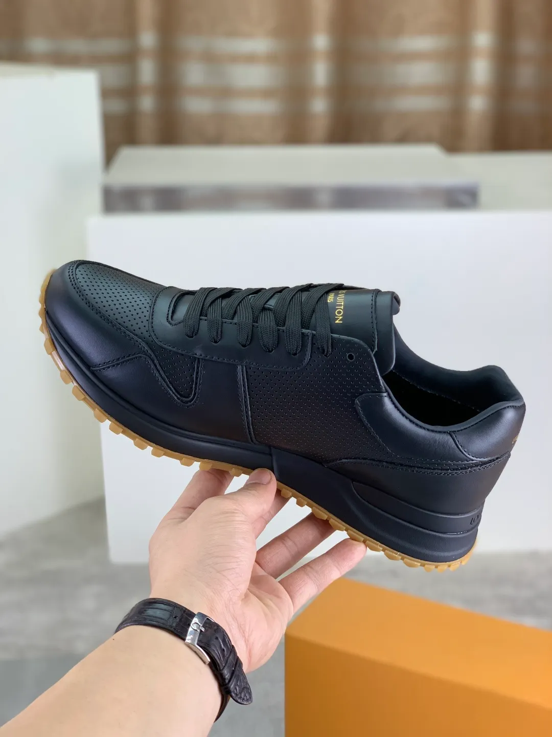 Men's men's shoes 💰P680 new style 💶 punched series [LOUIS VUITTON] (original order) new style 🍀LV Louis Vuitton * - top version of LV classic trendy shoes! Made of imported original cowhide and water-dyed cowhide lining. The latest original wear-resistant rubber combination outsole! High quality products! Multiple colors available, code number: 39-45 (38 46 customized)